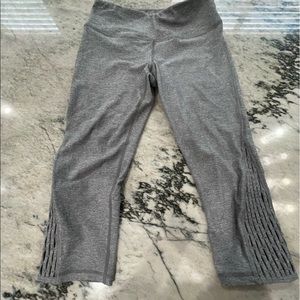 5 for $20 SALE Heroine sport Capri length leggings, side detailing, NWOT XS